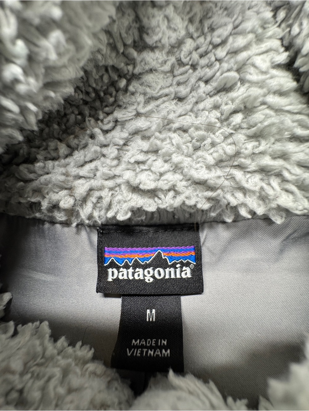 Patagonia Women's Light Gray Sherpa Fleece Vest - Picture 8 of 8